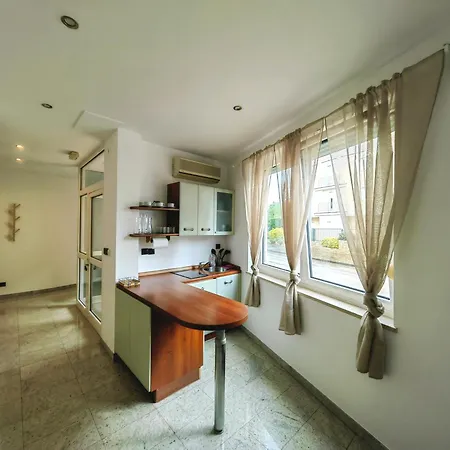 Sea View Apartment&park View Bruno *